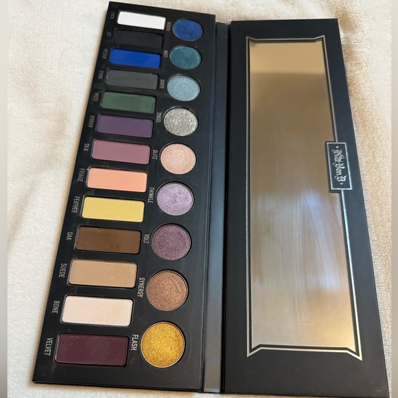 KVD Beauty Metal Matte Palette - Picture 3 of 8